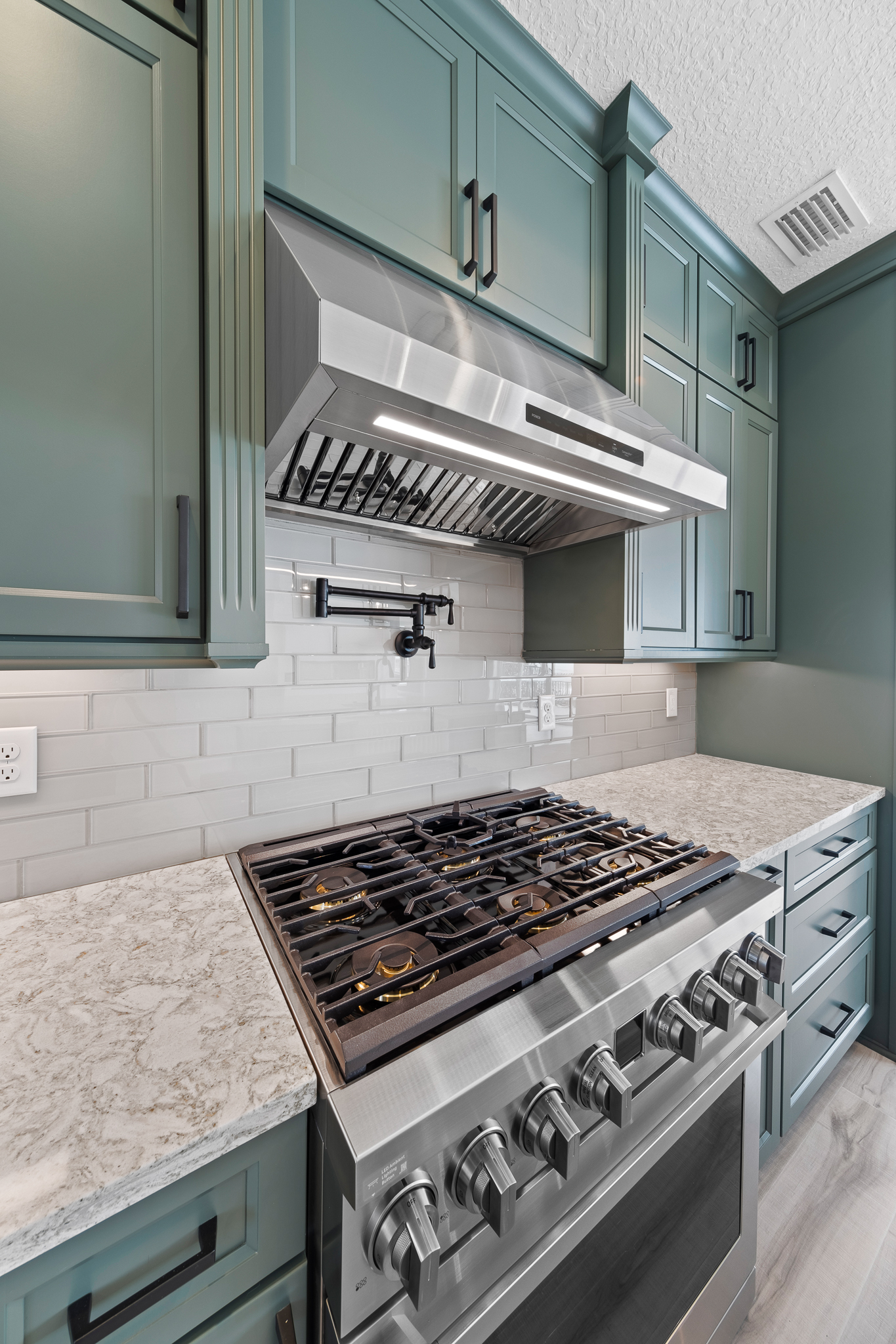 Chef's Range & Pot Filler